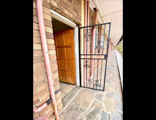 2 BEDROOM APARTMENT FOR SALE IN FLORIDA